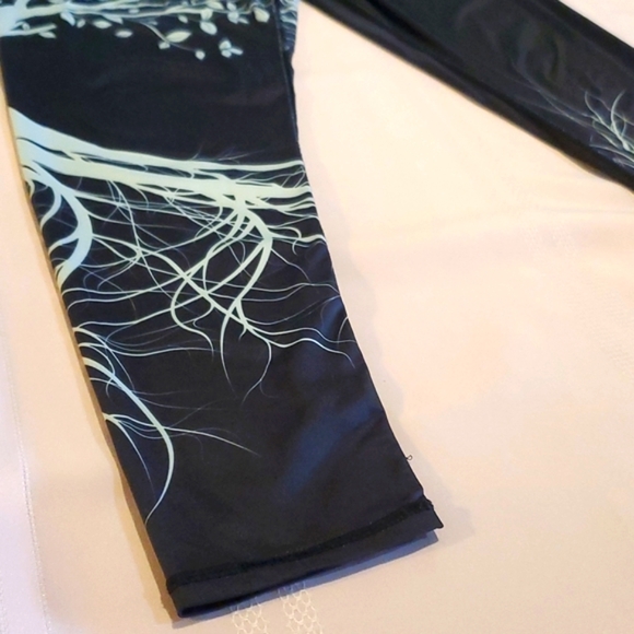 Black and white Lotus Legging yoga pants w branch tree design - Picture 3 of 11